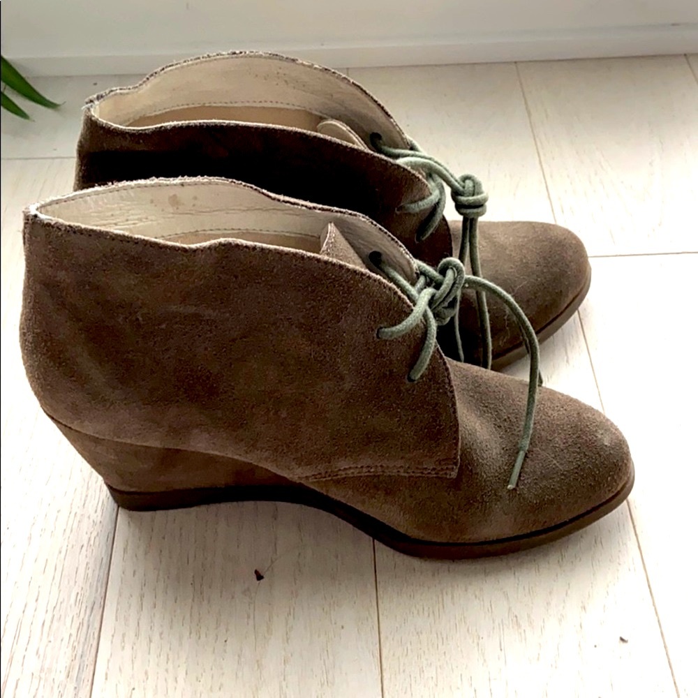 Women’s wedge boots